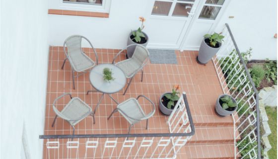 Mien Tied ACHTERN Terrasse